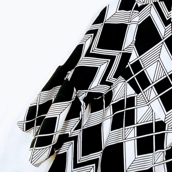 Rampage Bell Sleeve Top NWT 🎉Host Pick🎉 - Picture 4 of 7